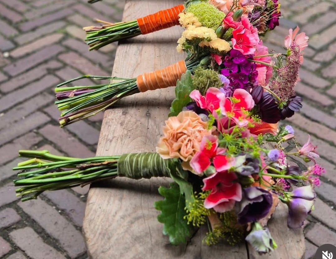 WELKOMSTBOEKET van zijden kunstbloemen: een warm en blijvend welkom voor je nieuwe medewerkers.