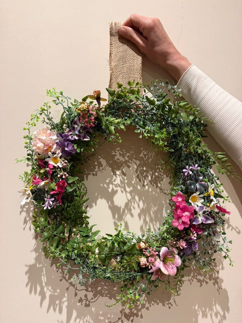 WORKSHOP BLOEMENKRANS: perfect voor een uitje met collega's, vriendinnen of zussen.