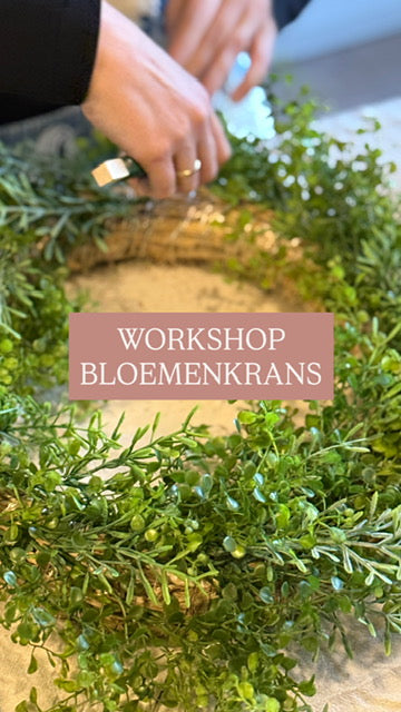 WORKSHOP BLOEMENKRANS: perfect voor een uitje met collega's, vriendinnen of zussen.