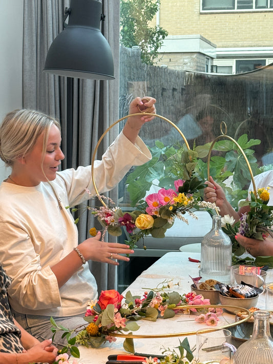 WORKSHOP Bijbelse bloemenring perfect voor een beleving met collega's, vriendinnen of zussen.