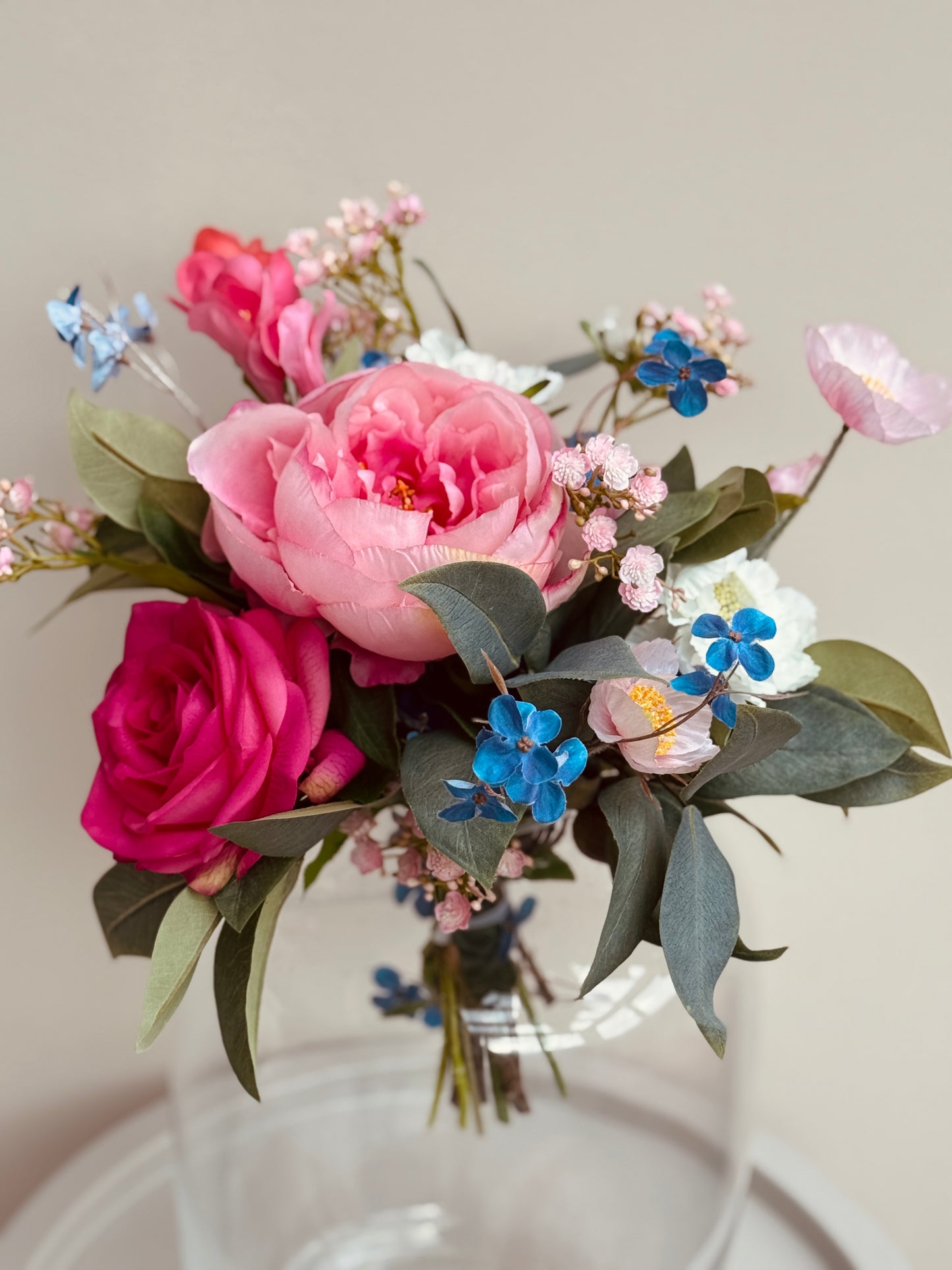 ROMANTISCHE BOEKET: perfect om de liefde op een betekenisvolle manier te vieren. Geschikt voor een trouwdag, jubileum of voor iemand die wat extra liefde nodig heeft.