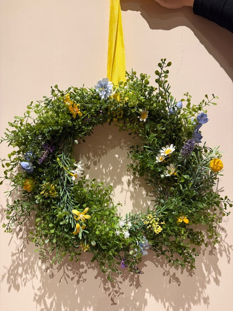WORKSHOP BLOEMENKRANS: perfect voor een uitje met collega's, vriendinnen of zussen.